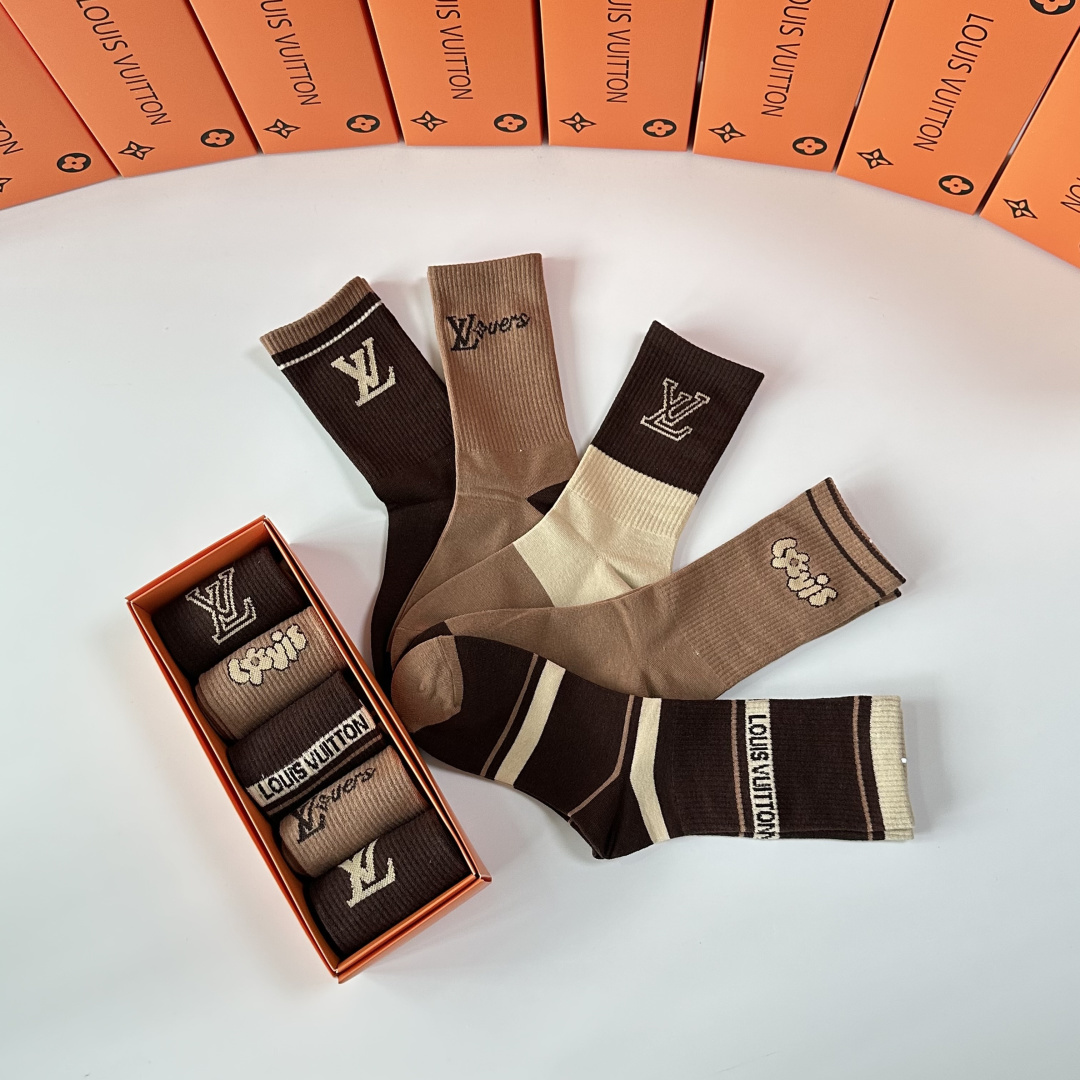 💛配专柜包装 LV（路易威登）新款中长款堆堆袜袜子！一盒五双，专柜同步筒袜袜子，💛大牌出街，潮人必备。超好搭