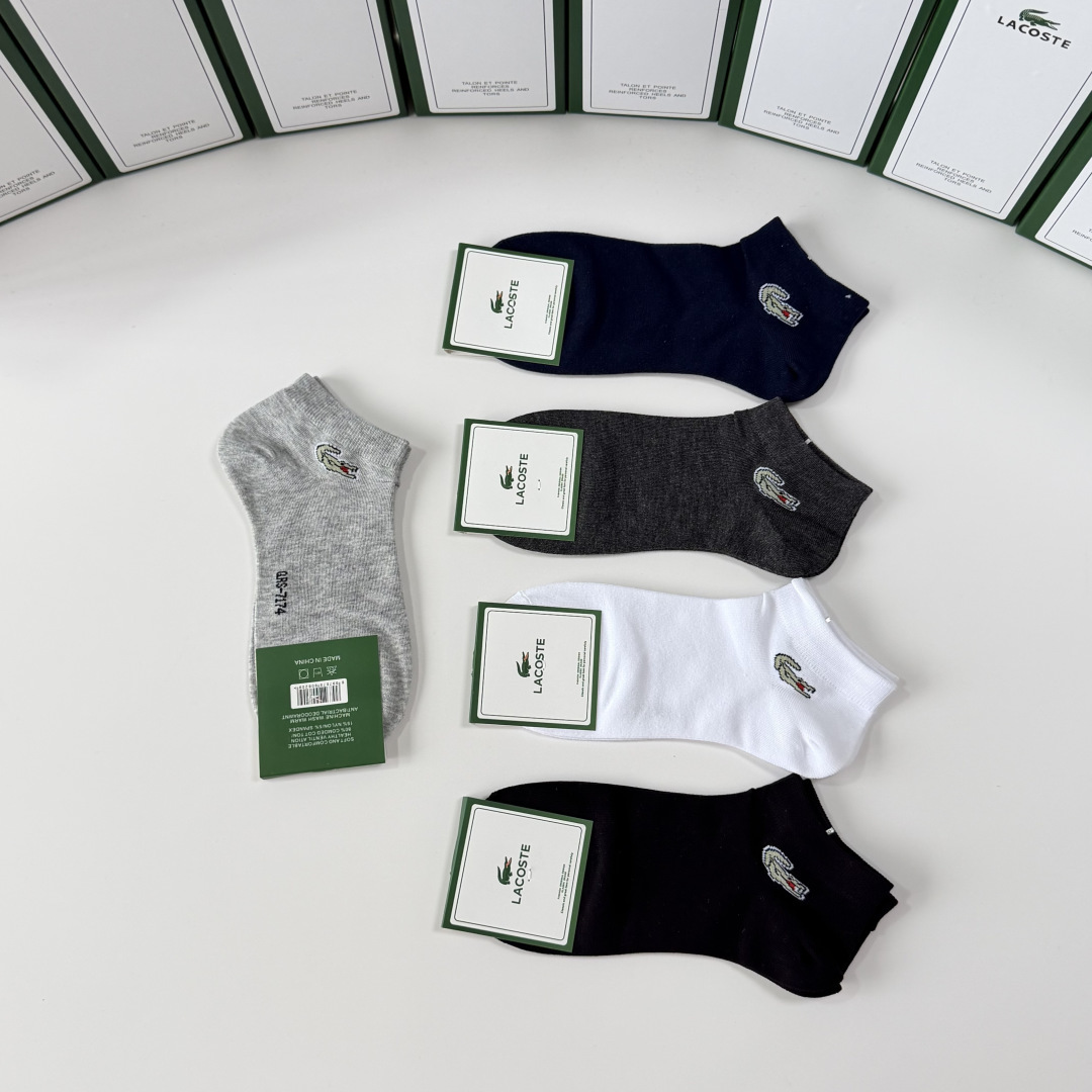 💛配专柜包装 LACOSTE（鳄鱼）新款中短款堆堆袜袜子！一盒五双，专柜同步筒袜袜子，💛大牌出街，潮人必备。超好搭。