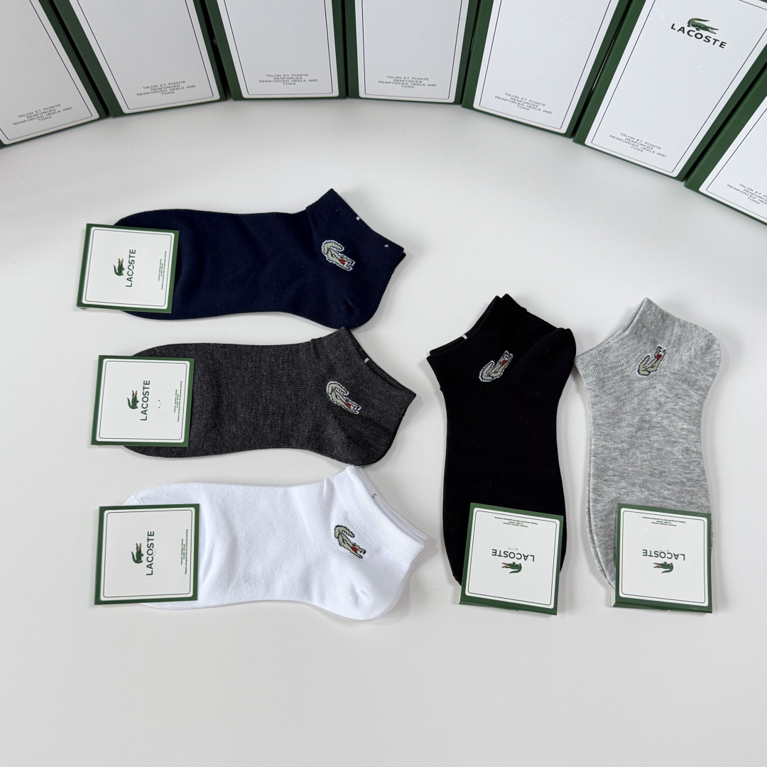 💛配专柜包装 LACOSTE（鳄鱼）新款中短款堆堆袜袜子！一盒五双，专柜同步筒袜袜子，💛大牌出街，潮人必备。超好搭。