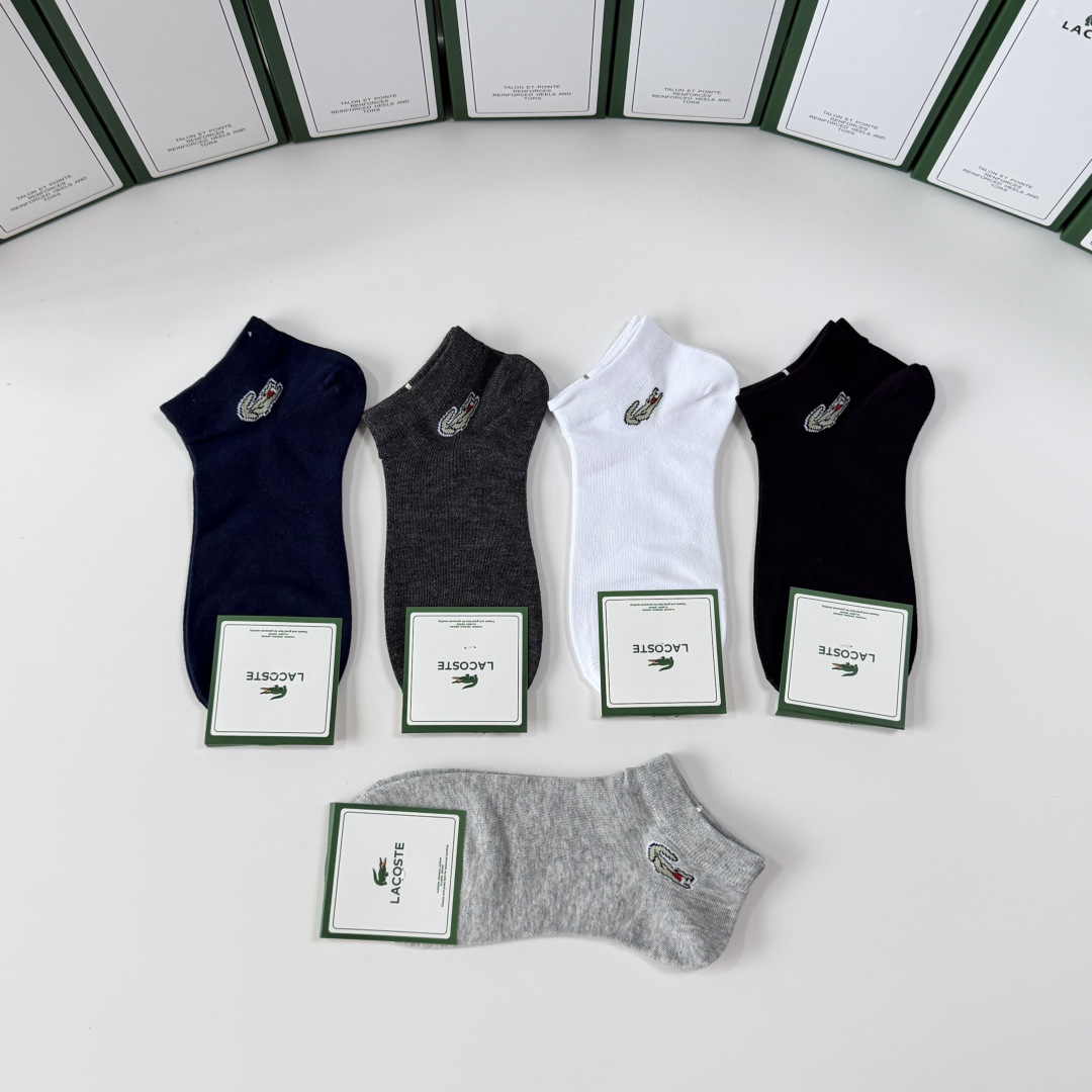 💛配专柜包装 LACOSTE（鳄鱼）新款中短款堆堆袜袜子！一盒五双，专柜同步筒袜袜子，💛大牌出街，潮人必备。超好搭。
