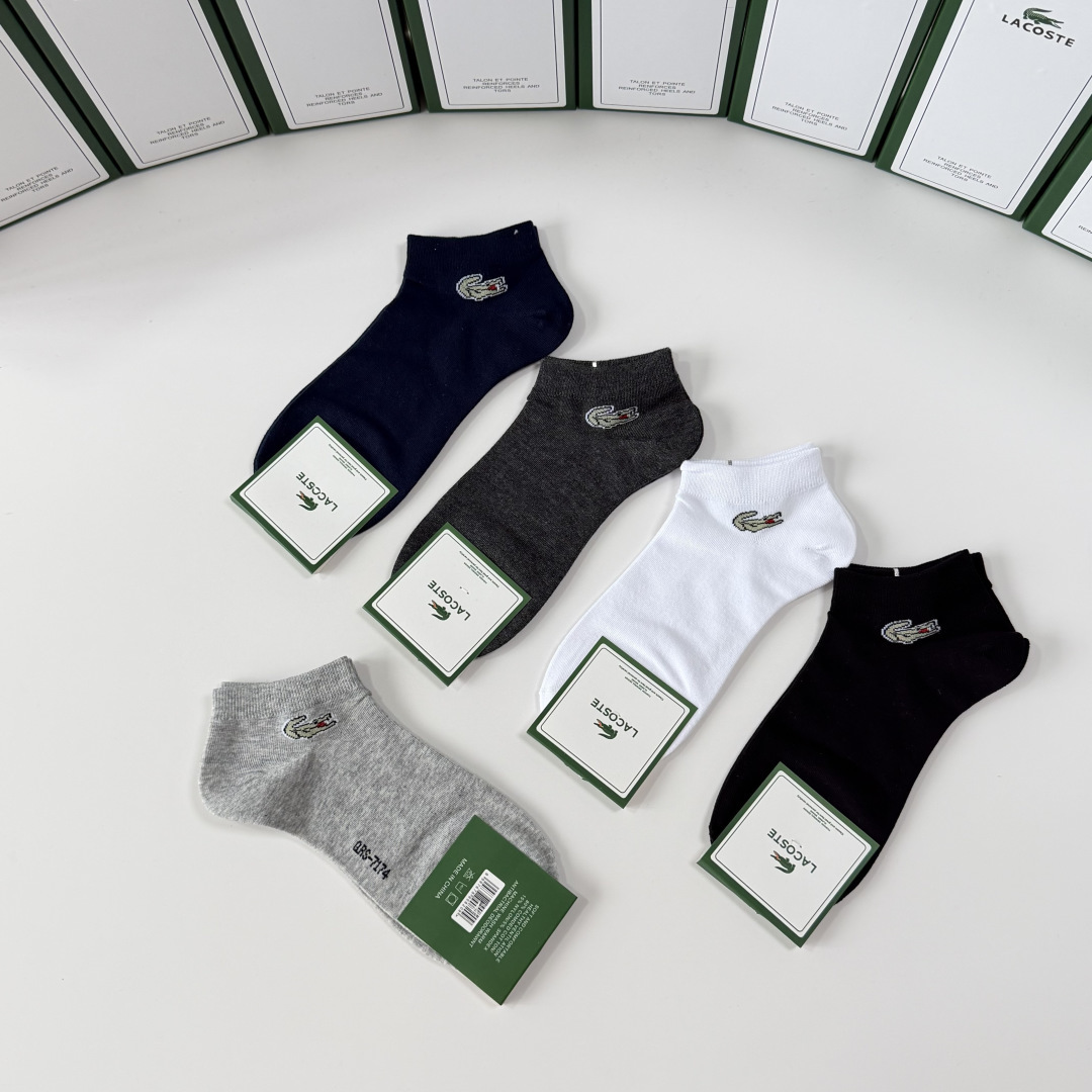 💛配专柜包装 LACOSTE（鳄鱼）新款中短款堆堆袜袜子！一盒五双，专柜同步筒袜袜子，💛大牌出街，潮人必备。超好搭。
