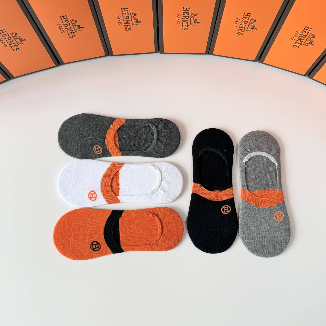 💛配专柜包装 Hermes （爱马仕）新款船袜隐形袜堆堆袜袜子！一盒五双，专柜同步筒袜袜子，💛大牌出街，潮人必备。超好搭