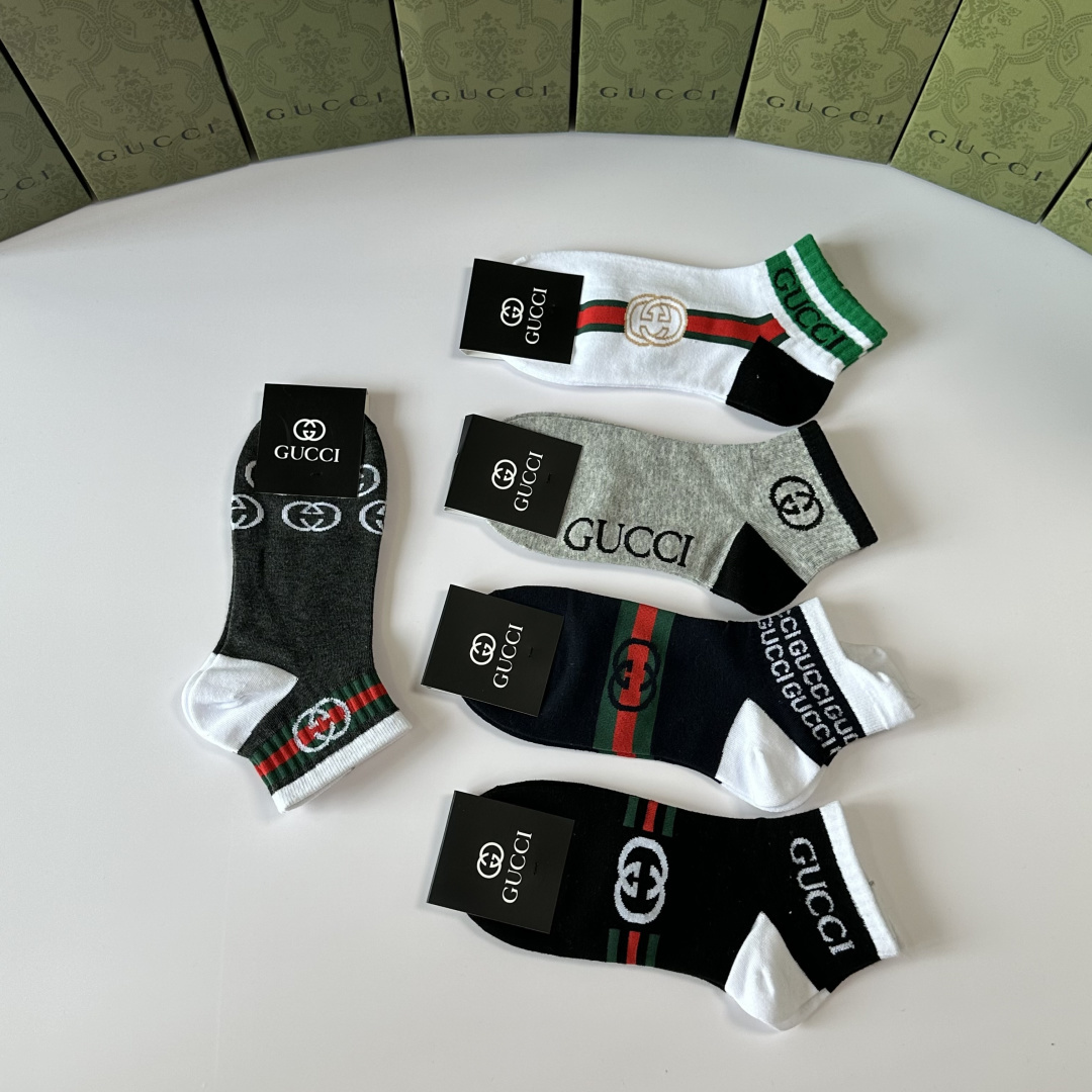 💛配专柜包装 Gucci（古驰）新款中短款堆堆袜袜子！一盒五双，专柜同步筒袜袜子，💛大牌出街，潮人必备。超好搭