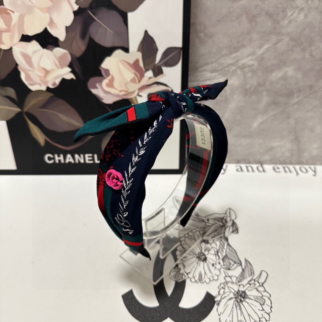 NO:920723,Specially equipped with special counter packaging. Gucci's latest hairbands. Little fairies can get it now. Special materials. No hair. Can be salty or sweet ~ hairpins, hairpins, gucci, gucci, hairpins19860909特 配专柜包装 Gucci（古驰）最新发箍 小仙女快入手 特殊材质 不嘞头 可盐可甜～发夹,发夹,gucci,gucci,hairpins,accessory