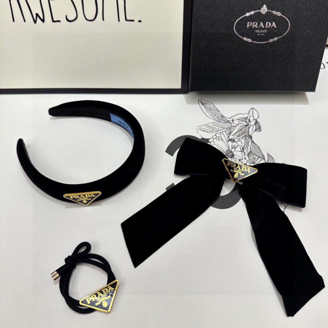 NO:920729,Special (three-piece set) with packaging Prada (Prada) hot-selling shipments, new hair rings for celebrities, hair hoops, hairpin sets, hairpins, prada, prada, hairpins19860909特（三件套）配包装 Prada（普拉达）爆款出货,名媛新款发圈,发箍,发夹套装发夹,发夹,prada,prada,hairpins,accessory