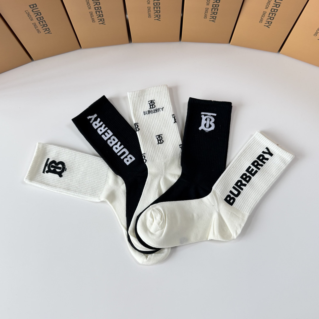 💛配包装 Burberry （巴宝莉）新款经典中长筒堆堆袜袜子！一盒五双， 专柜同步筒袜袜子，💛大牌出街，潮人必备。超好