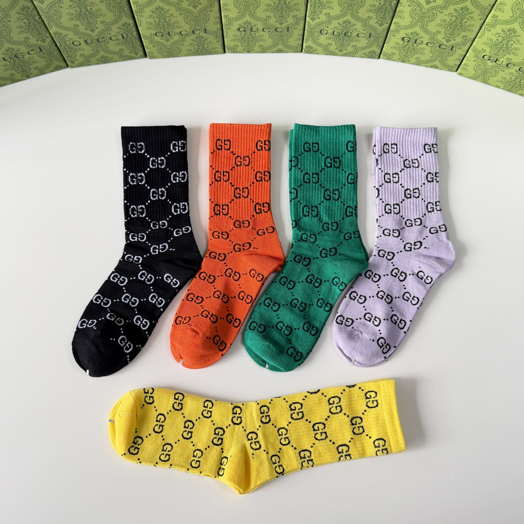 💛配专柜包装 Gucci（古驰）新款中长款堆堆袜袜子！一盒五双，专柜同步筒袜袜子，💛大牌出街，潮人必备。超好搭