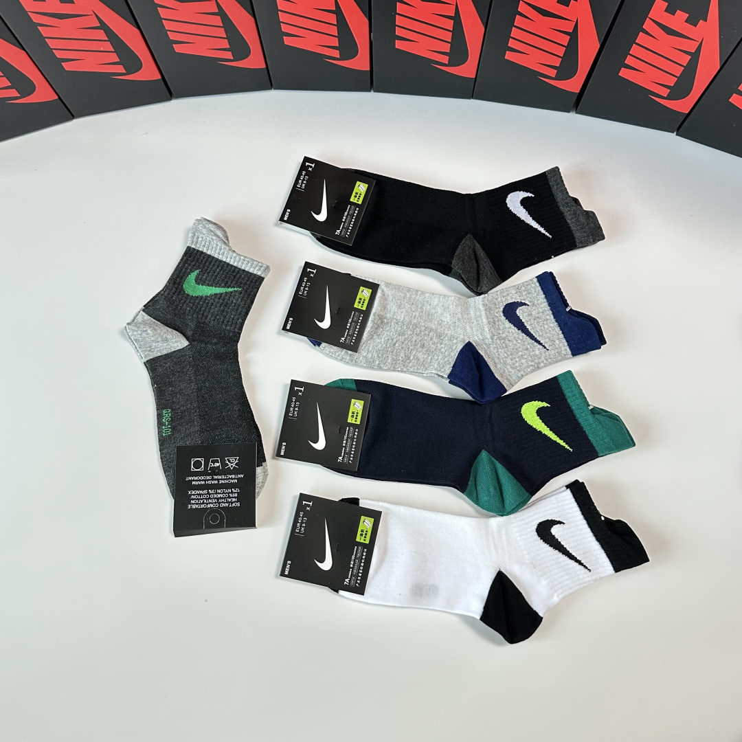 💛配专柜包装 NIKE（耐克）配新款中长款堆堆袜袜子！一盒五双，专柜同步筒袜袜子，💛大牌出街，潮人必备。超好搭。