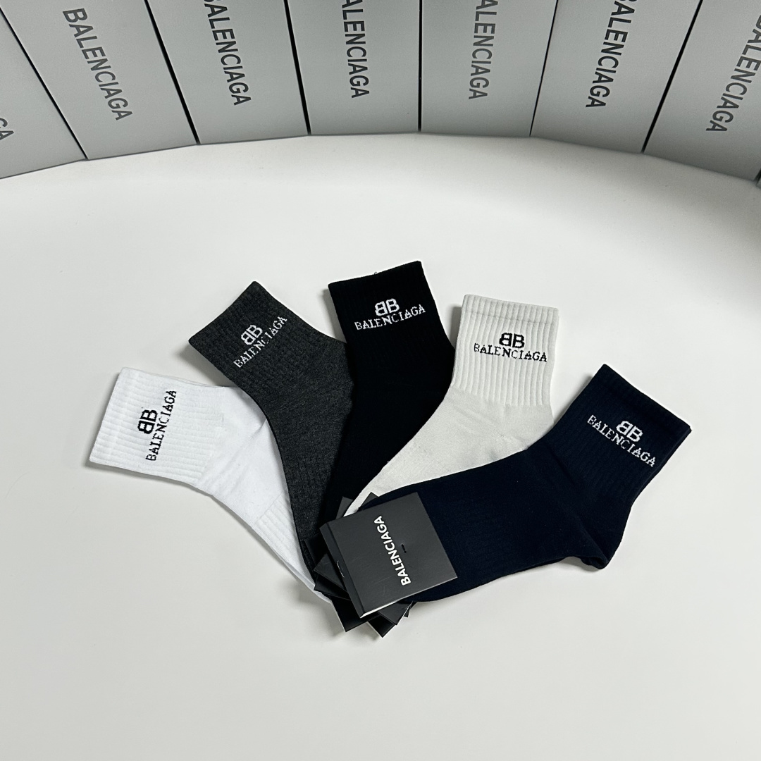 💛配专柜包装 Balenciaga（巴黎世家）新款中长款堆堆袜袜子！一盒五双，专柜同步筒袜袜子，💛大牌出街，潮人必备。超