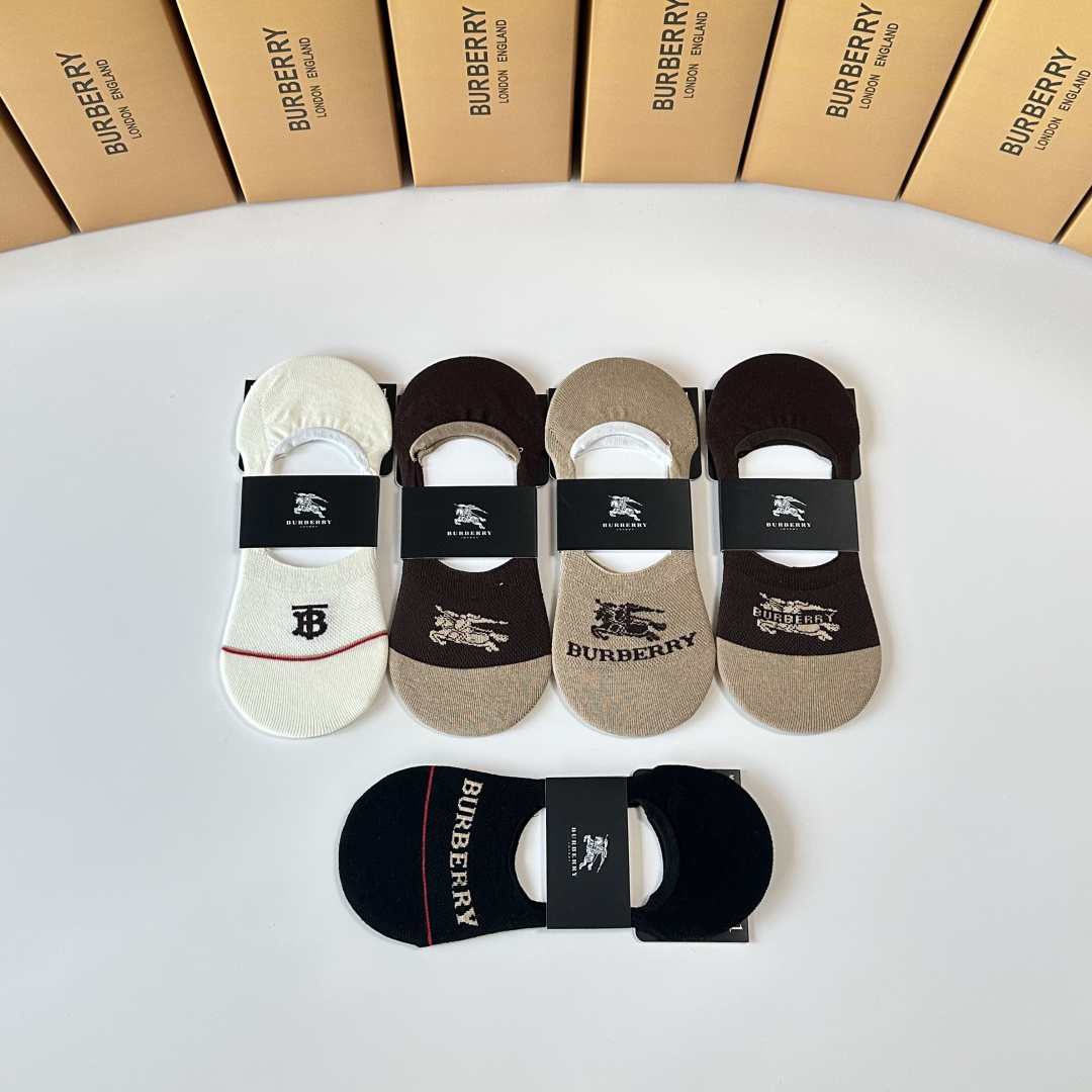 💛配专柜包装 Burberry （巴宝莉）新款船袜堆堆袜袜子！一盒五双，专柜同步筒袜袜子，💛大牌出街，潮人必备。超好搭
