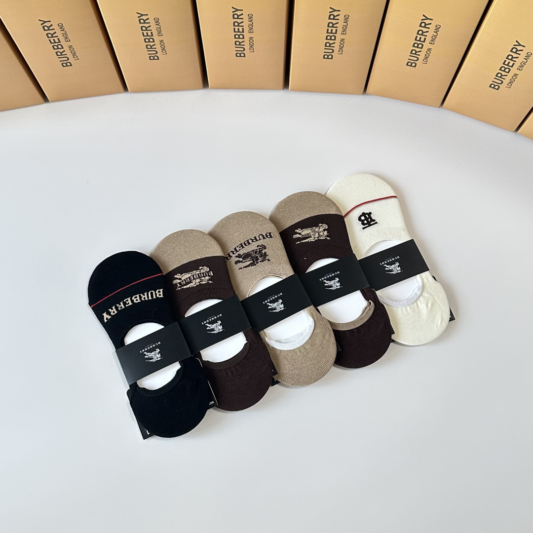 💛配专柜包装 Burberry （巴宝莉）新款船袜堆堆袜袜子！一盒五双，专柜同步筒袜袜子，💛大牌出街，潮人必备。超好搭