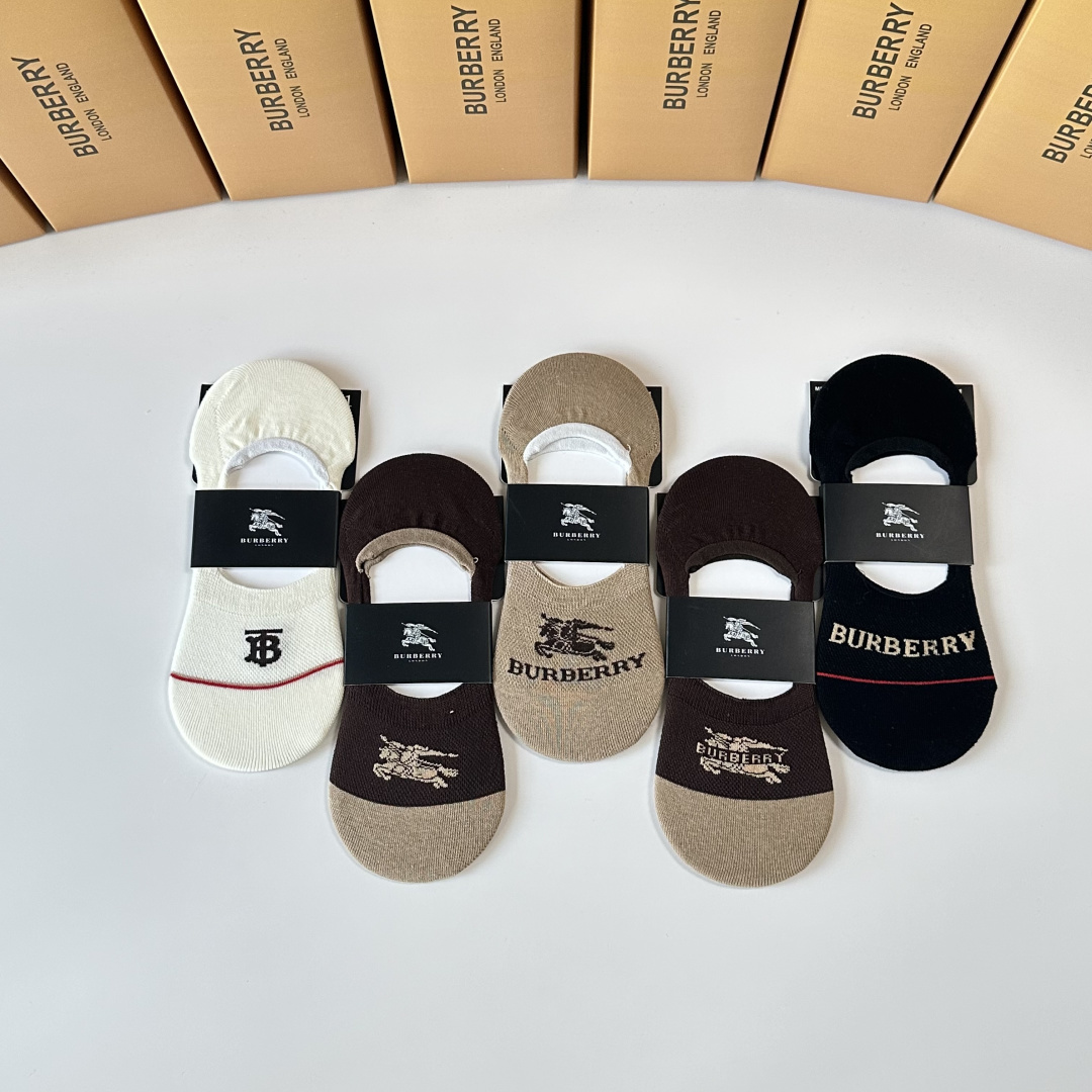 💛配专柜包装 Burberry （巴宝莉）新款船袜堆堆袜袜子！一盒五双，专柜同步筒袜袜子，💛大牌出街，潮人必备。超好搭