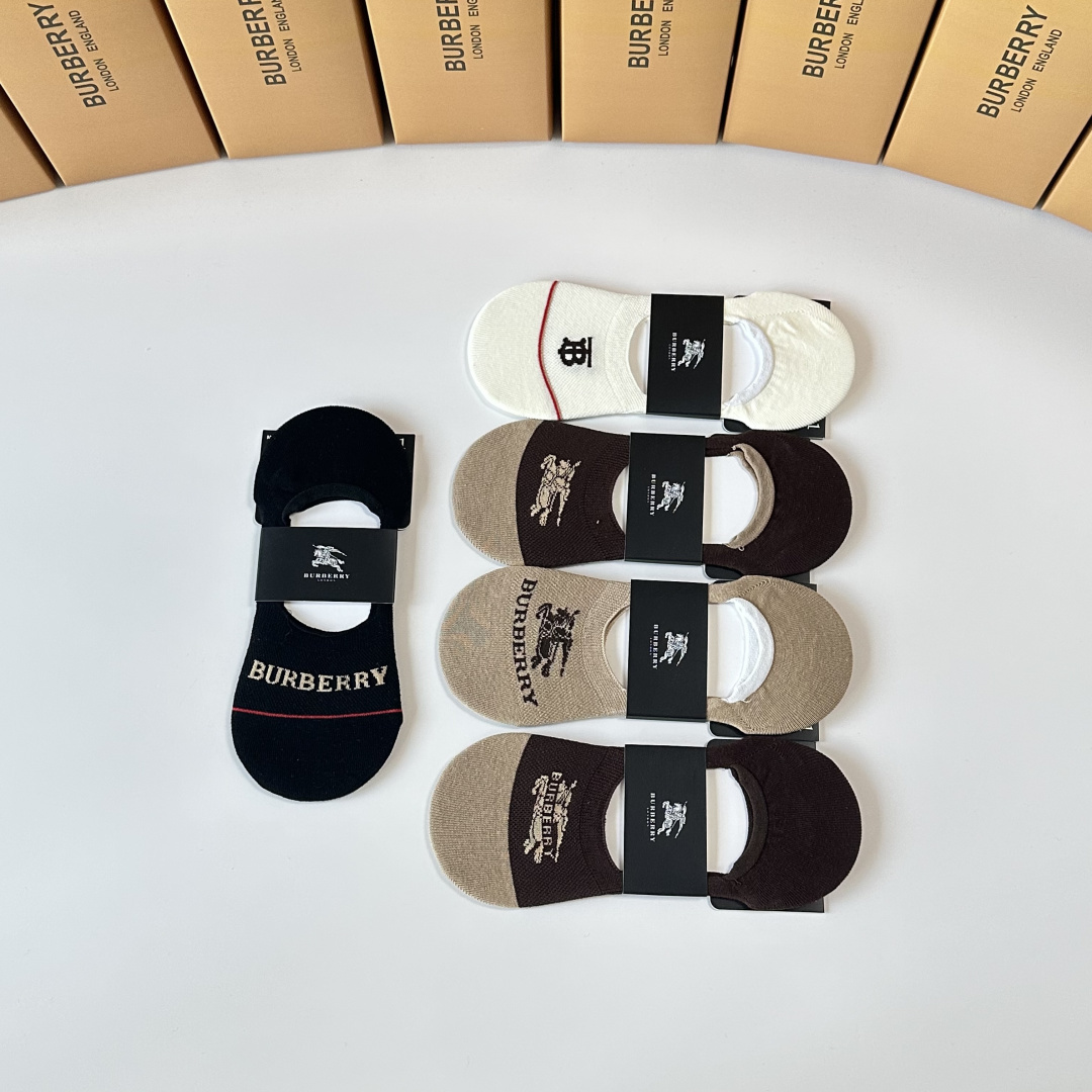 💛配专柜包装 Burberry （巴宝莉）新款船袜堆堆袜袜子！一盒五双，专柜同步筒袜袜子，💛大牌出街，潮人必备。超好搭
