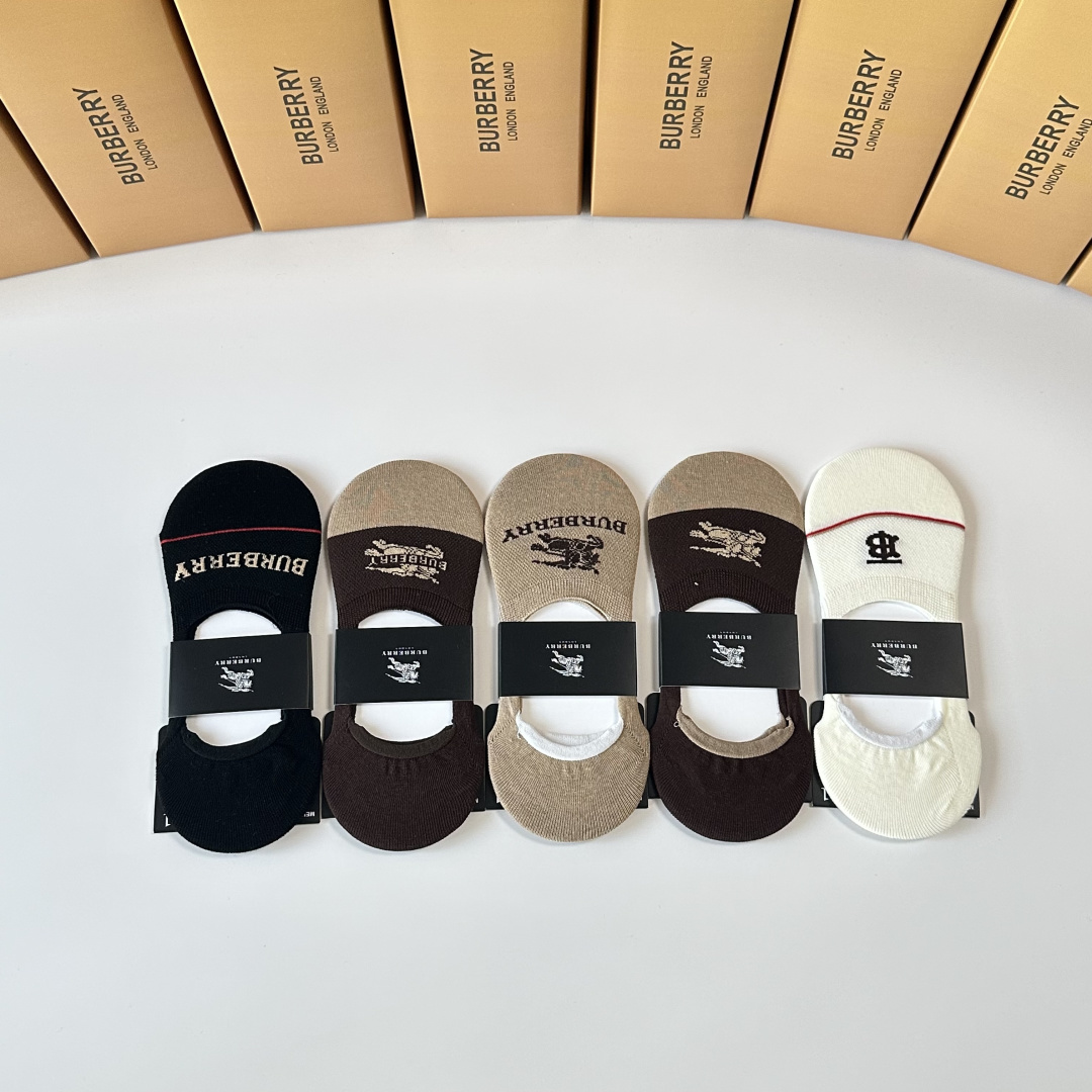 💛配专柜包装 Burberry （巴宝莉）新款船袜堆堆袜袜子！一盒五双，专柜同步筒袜袜子，💛大牌出街，潮人必备。超好搭