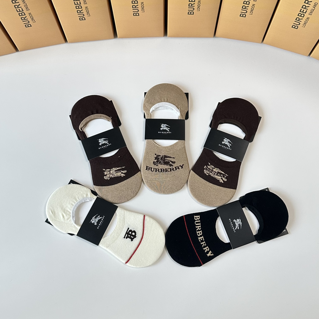 💛配专柜包装 Burberry （巴宝莉）新款船袜堆堆袜袜子！一盒五双，专柜同步筒袜袜子，💛大牌出街，潮人必备。超好搭