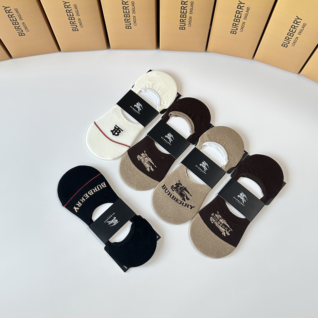💛配专柜包装 Burberry （巴宝莉）新款船袜堆堆袜袜子！一盒五双，专柜同步筒袜袜子，💛大牌出街，潮人必备。超好搭