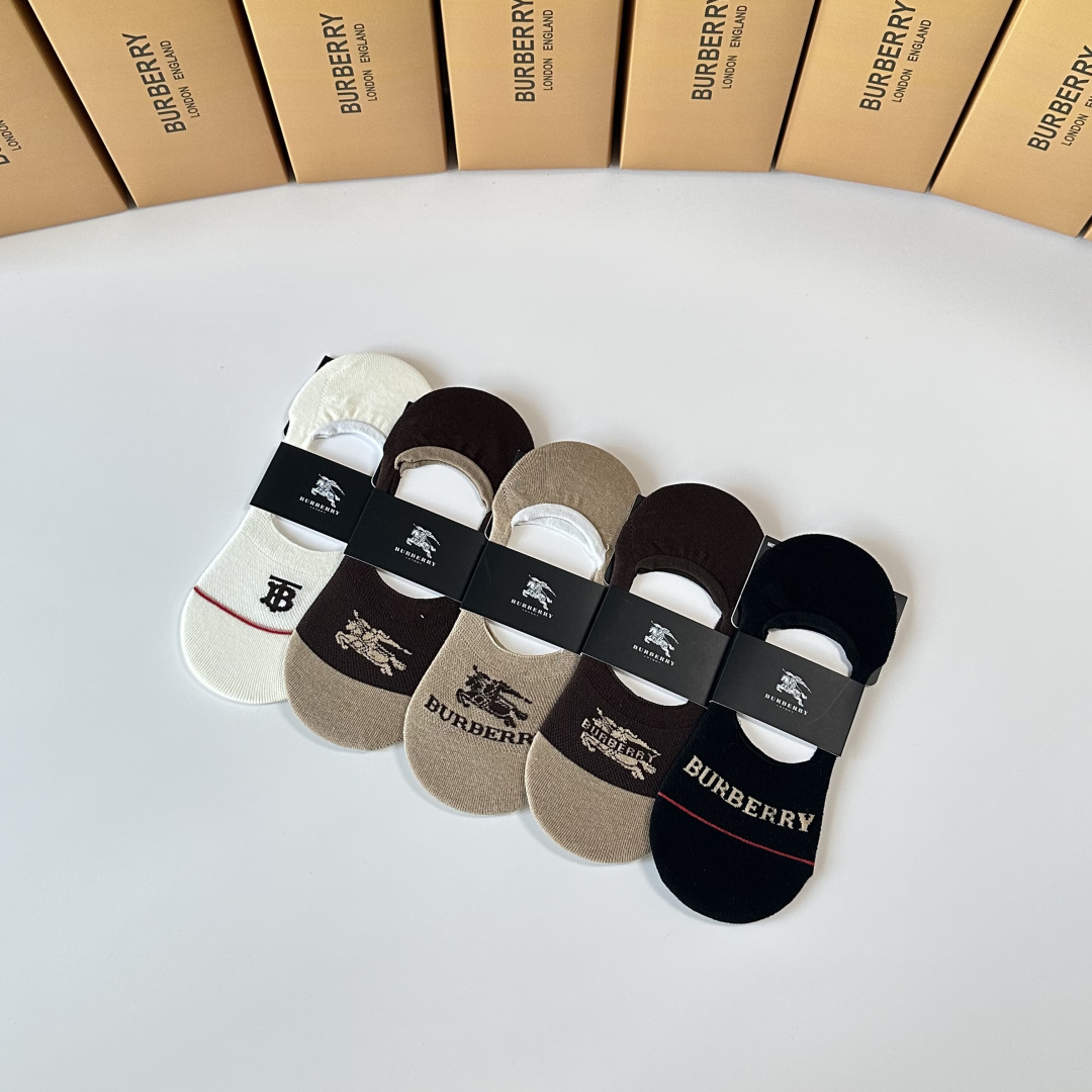 💛配专柜包装 Burberry （巴宝莉）新款船袜堆堆袜袜子！一盒五双，专柜同步筒袜袜子，💛大牌出街，潮人必备。超好搭