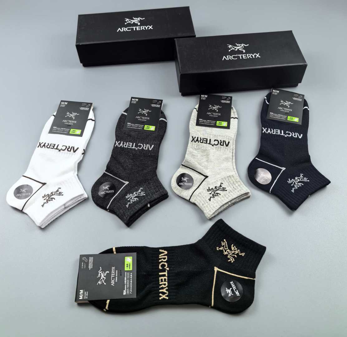💛配专柜包装 Arcteryx （始祖鸟） 新款中短款堆堆袜袜子！一盒五双，专柜同步筒袜袜子，💛大牌出街，潮人必备。超好
