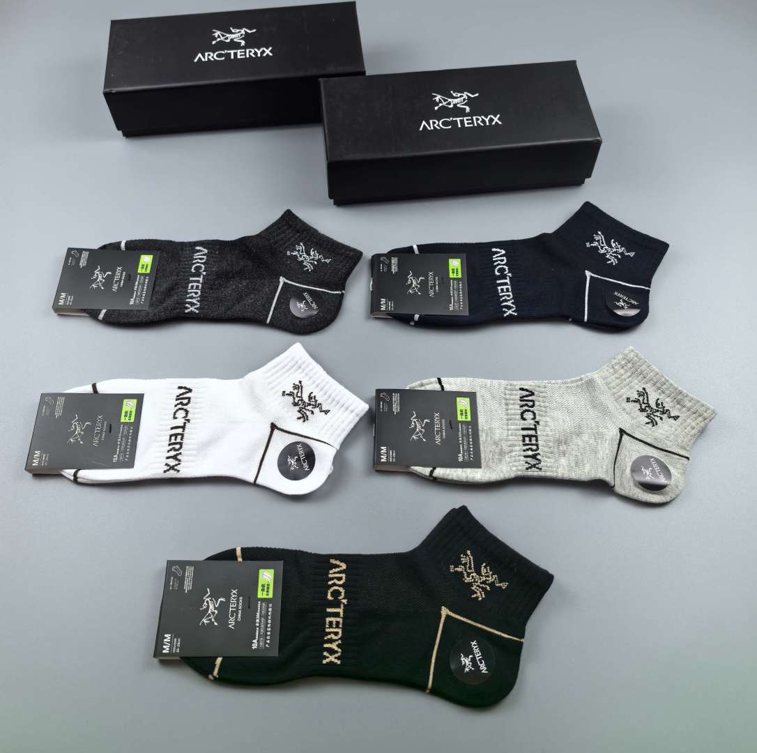 💛配专柜包装 Arcteryx （始祖鸟） 新款中短款堆堆袜袜子！一盒五双，专柜同步筒袜袜子，💛大牌出街，潮人必备。超好