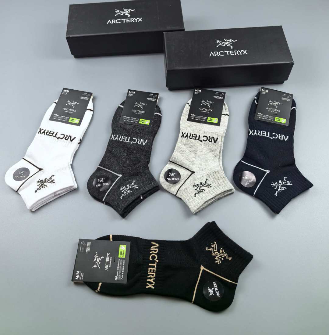 💛配专柜包装 Arcteryx （始祖鸟） 新款中短款堆堆袜袜子！一盒五双，专柜同步筒袜袜子，💛大牌出街，潮人必备。超好
