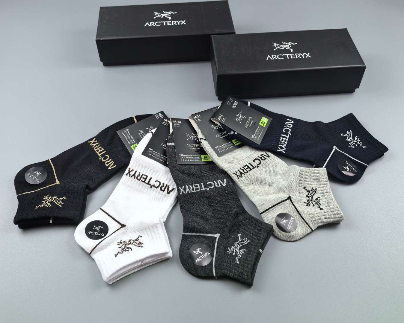 💛配专柜包装 Arcteryx （始祖鸟） 新款中短款堆堆袜袜子！一盒五双，专柜同步筒袜袜子，💛大牌出街，潮人必备。超好