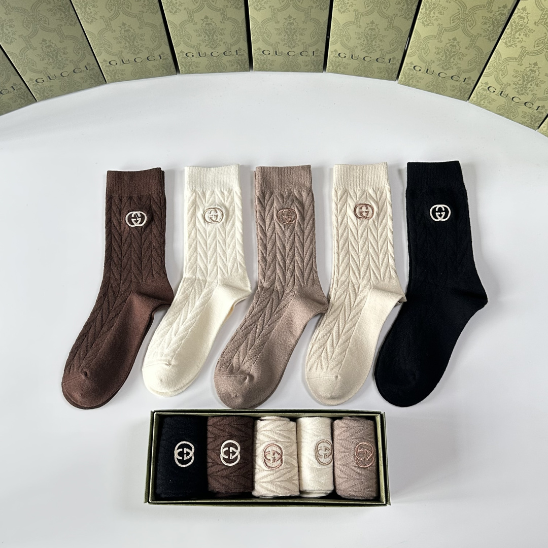 💛配包装 Gucci（古驰）新款羊绒刺绣中长款堆堆袜袜子！一盒五双， 专柜同步筒款袜子，💛大牌出街，潮人必备。超好搭