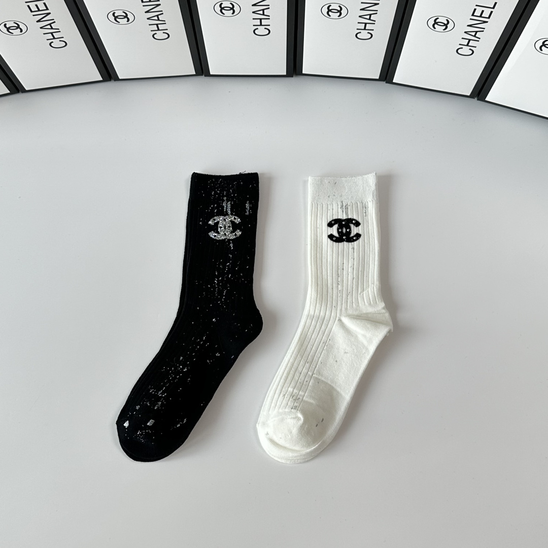 💛配专柜包装 Chanel（香奈儿）新款羊绒堆堆袜袜子！一盒两双，专柜同步款袜子，💛大牌出街，潮人必备。超好搭