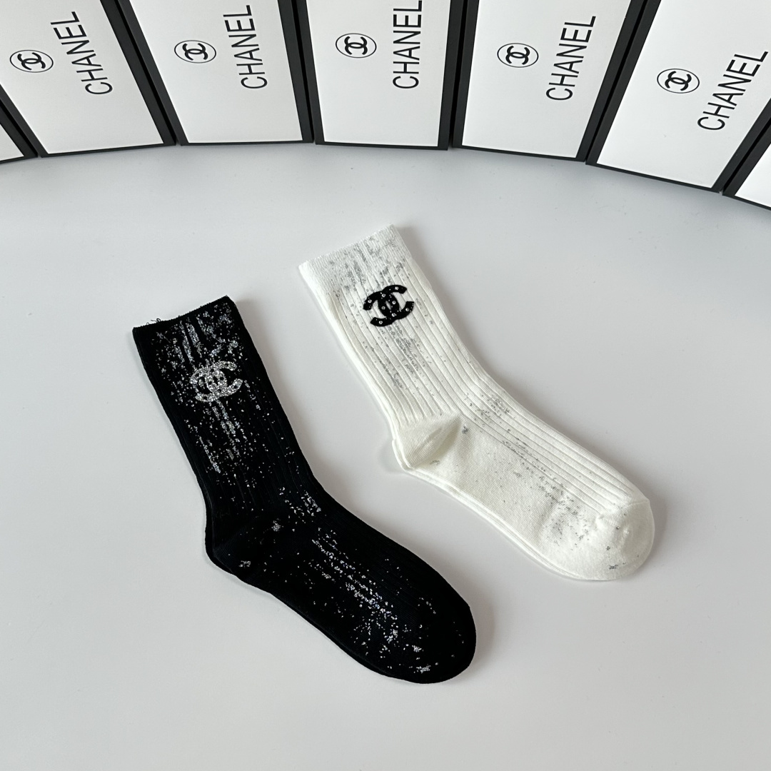 💛配专柜包装 Chanel（香奈儿）新款羊绒堆堆袜袜子！一盒两双，专柜同步款袜子，💛大牌出街，潮人必备。超好搭