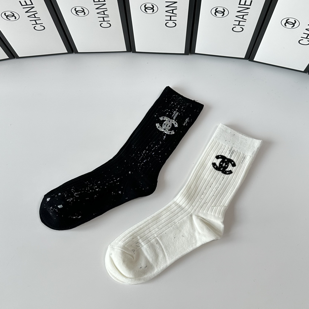 💛配专柜包装 Chanel（香奈儿）新款羊绒堆堆袜袜子！一盒两双，专柜同步款袜子，💛大牌出街，潮人必备。超好搭