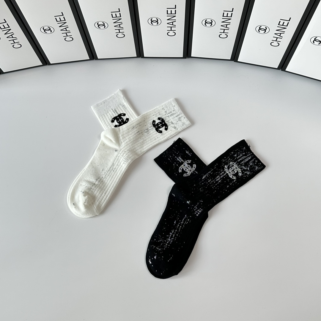 💛配专柜包装 Chanel（香奈儿）新款羊绒堆堆袜袜子！一盒两双，专柜同步款袜子，💛大牌出街，潮人必备。超好搭