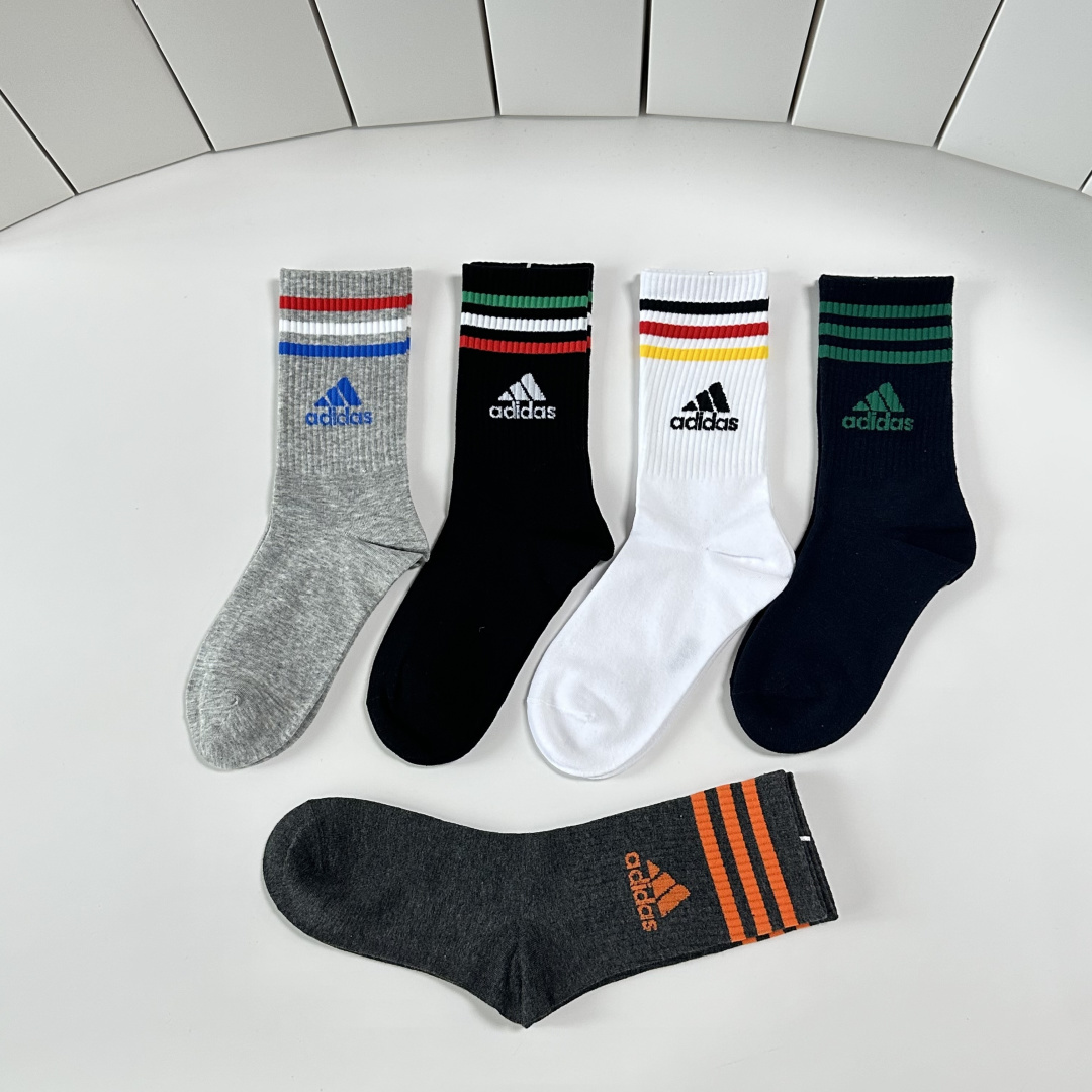 💛配专柜包装 adidas（阿迪达斯）新款三叶草中长款堆堆袜袜子！一盒五双，专柜同步筒袜袜子，大牌出街，潮人必备。超好搭