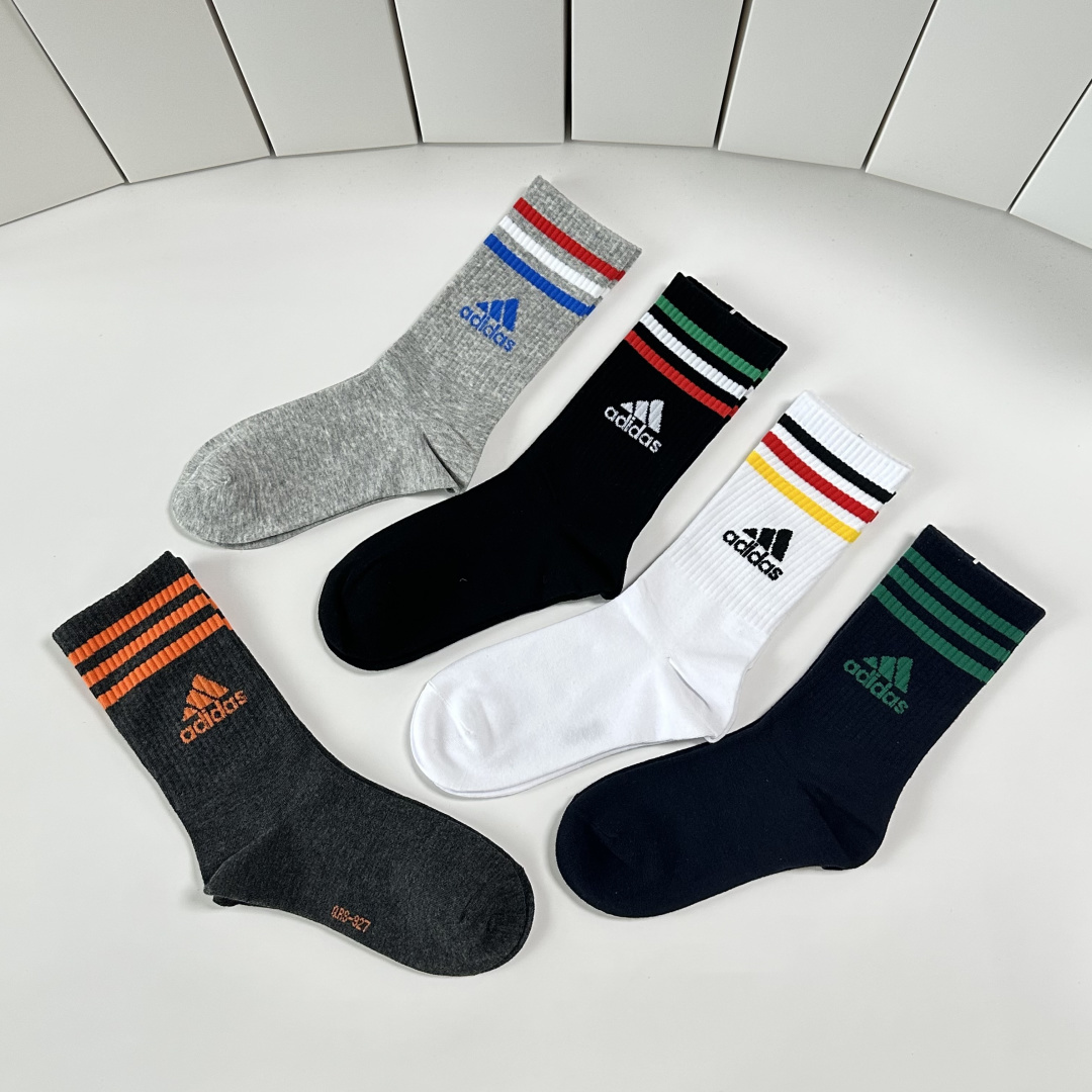 💛配专柜包装 adidas（阿迪达斯）新款三叶草中长款堆堆袜袜子！一盒五双，专柜同步筒袜袜子，大牌出街，潮人必备。超好搭