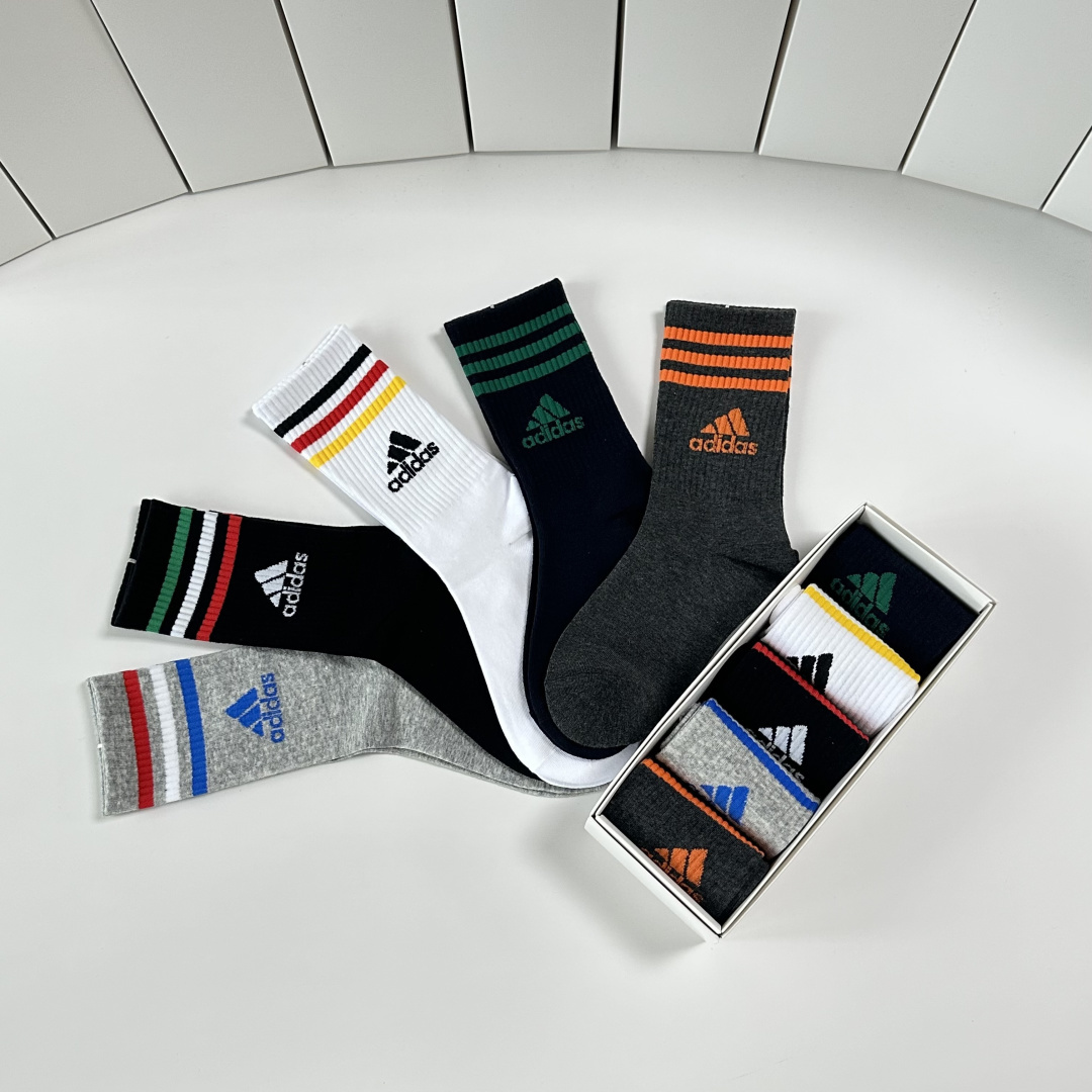💛配专柜包装 adidas（阿迪达斯）新款三叶草中长款堆堆袜袜子！一盒五双，专柜同步筒袜袜子，大牌出街，潮人必备。超好搭