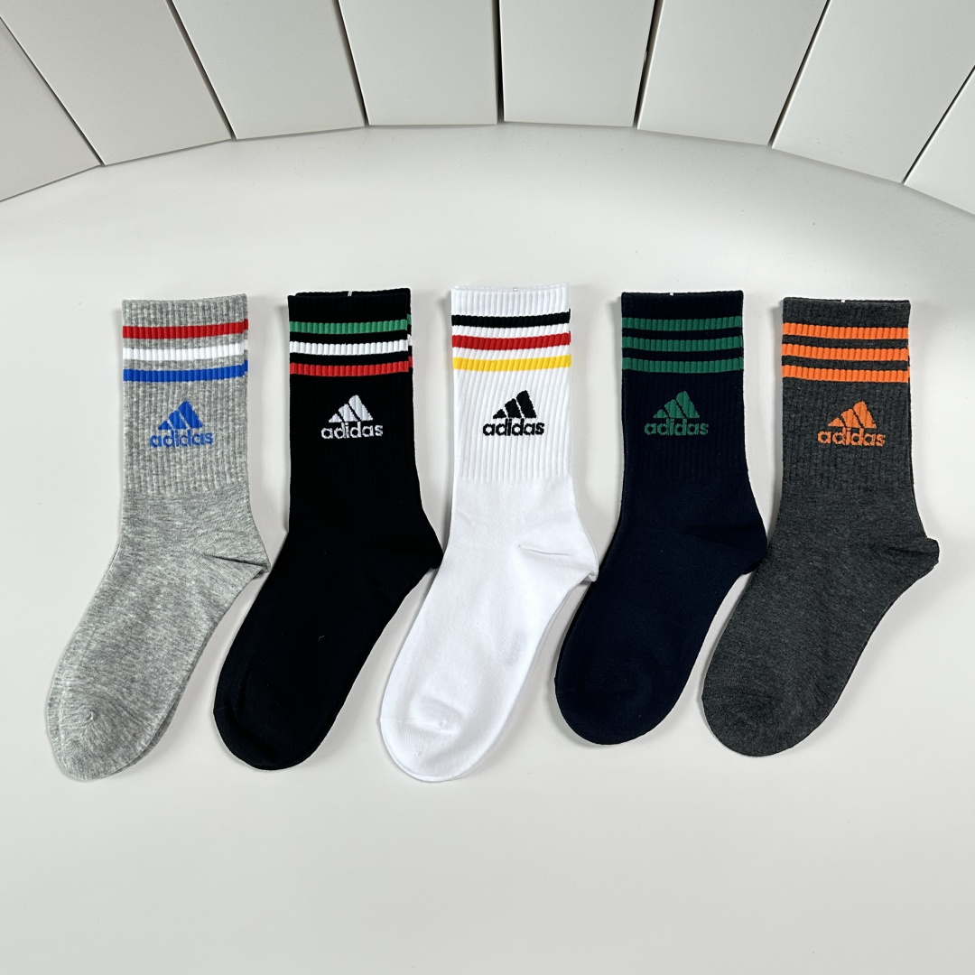 💛配专柜包装 adidas（阿迪达斯）新款三叶草中长款堆堆袜袜子！一盒五双，专柜同步筒袜袜子，大牌出街，潮人必备。超好搭