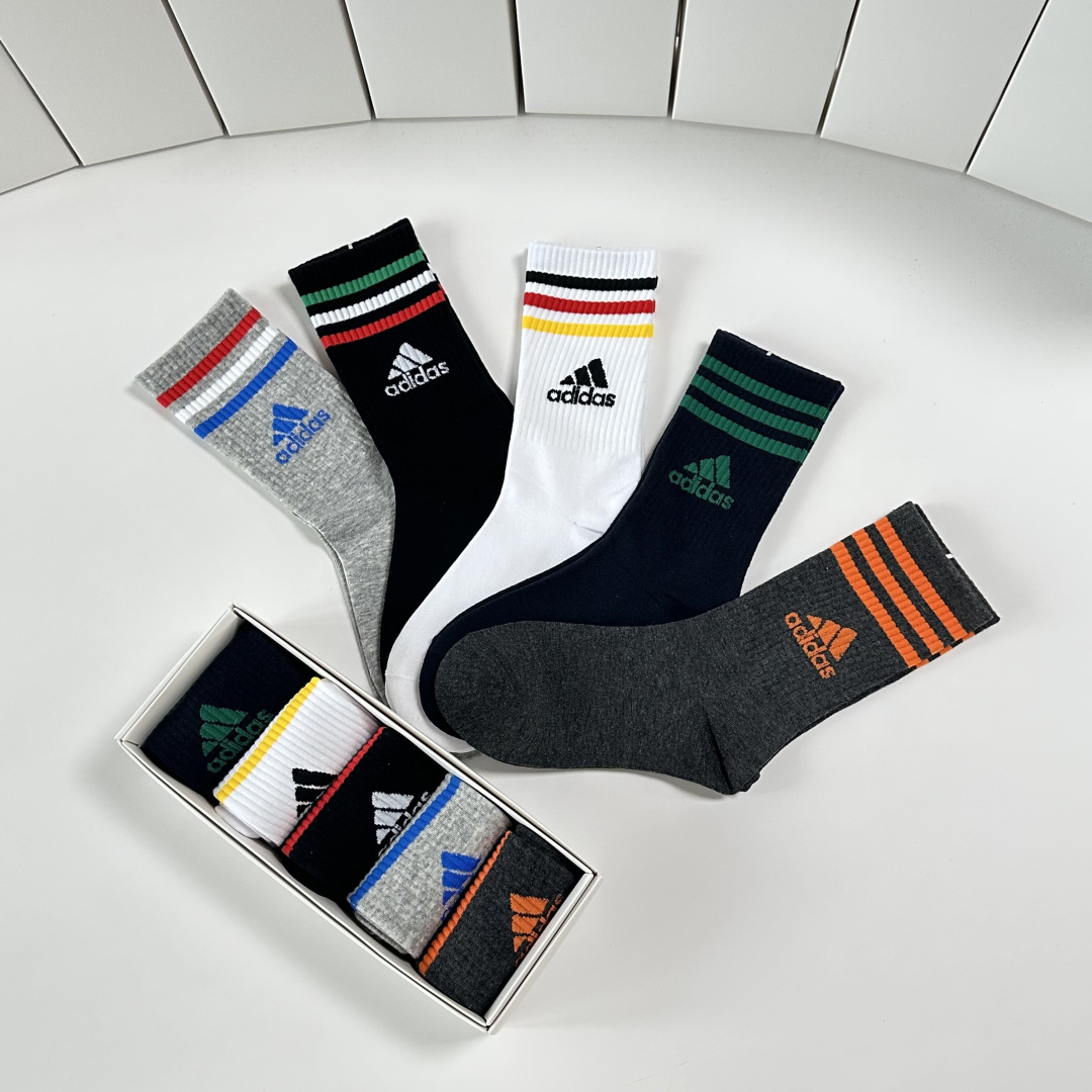 💛配专柜包装 adidas（阿迪达斯）新款三叶草中长款堆堆袜袜子！一盒五双，专柜同步筒袜袜子，大牌出街，潮人必备。超好搭