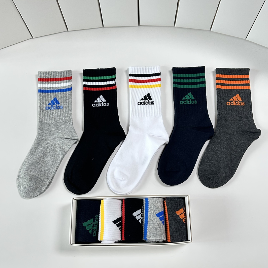 💛配专柜包装 adidas（阿迪达斯）新款三叶草中长款堆堆袜袜子！一盒五双，专柜同步筒袜袜子，大牌出街，潮人必备。超好搭