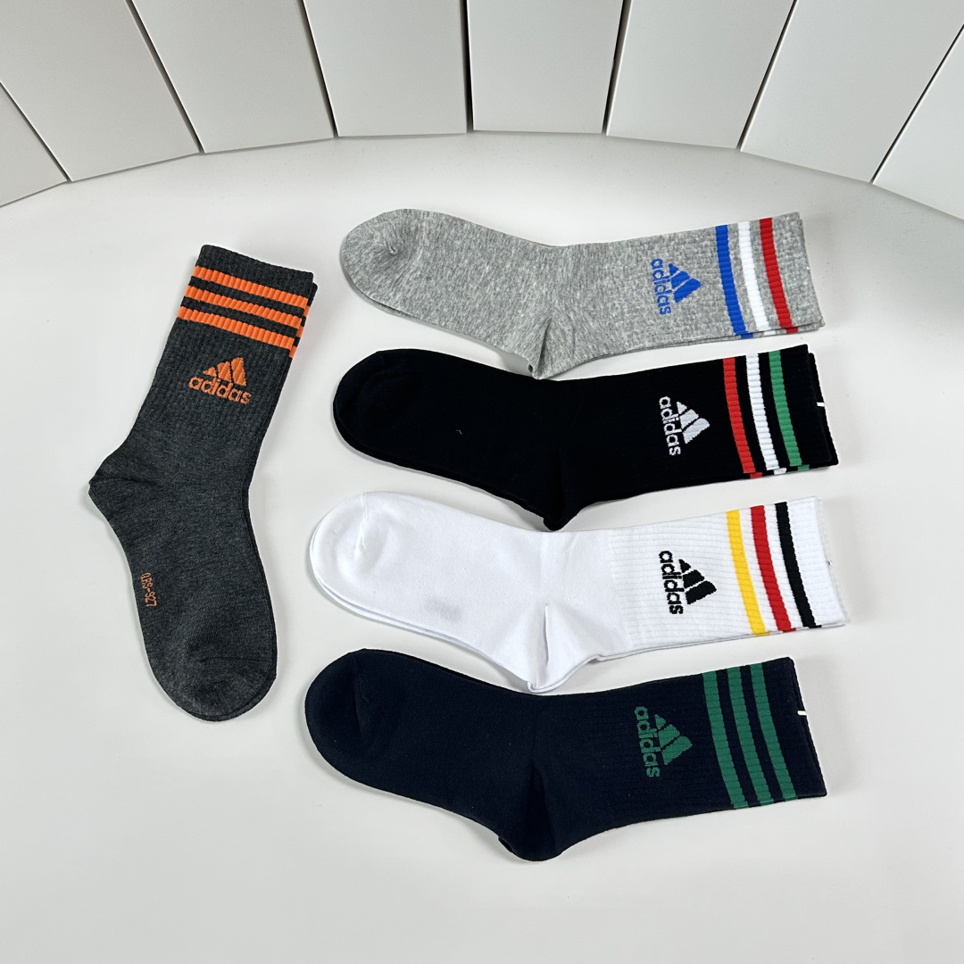 💛配专柜包装 adidas（阿迪达斯）新款三叶草中长款堆堆袜袜子！一盒五双，专柜同步筒袜袜子，大牌出街，潮人必备。超好搭
