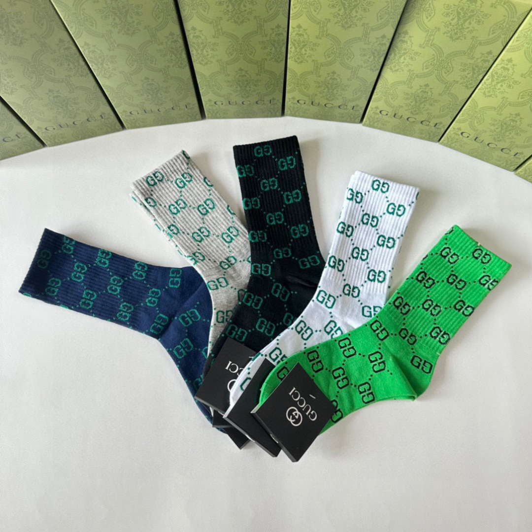 💛配专柜包装 Gucci（古驰）新款中长款堆堆袜袜子！一盒五双，专柜同步筒袜袜子，💛大牌出街，潮人必备。超好搭