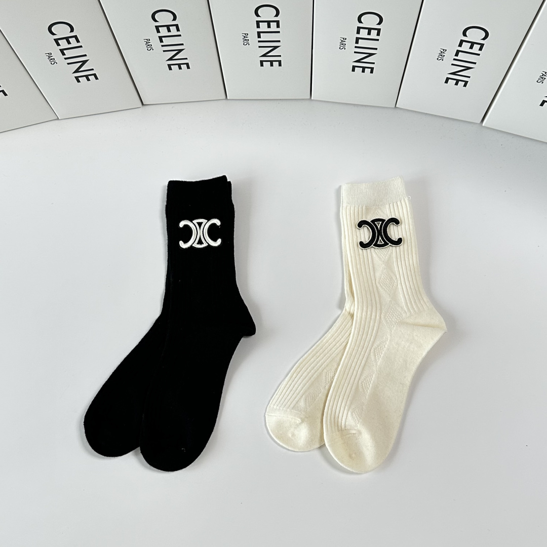 💛配包装 Celine（赛琳）新款经典中长款饰品袜堆堆袜袜子！一盒两双， 专柜同步筒款袜子，💛大牌出街，潮人必备。超好搭
