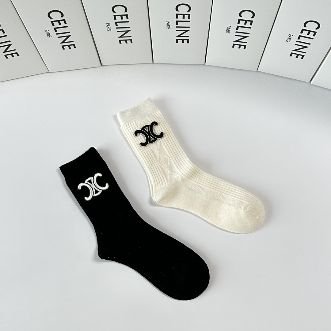 💛配包装 Celine（赛琳）新款经典中长款饰品袜堆堆袜袜子！一盒两双， 专柜同步筒款袜子，💛大牌出街，潮人必备。超好搭