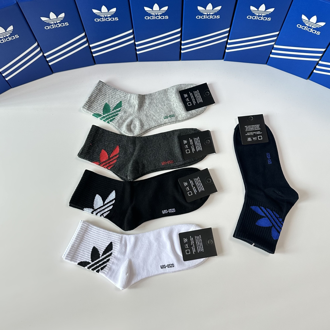 💛配专柜包装 adidas（阿迪达斯）新款三叶草中长款堆堆袜袜子！一盒五双，专柜同步筒袜袜子，大牌出街，潮人必备。超好搭