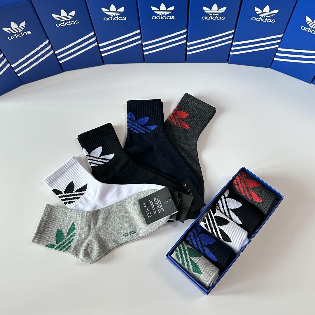💛配专柜包装 adidas（阿迪达斯）新款三叶草中长款堆堆袜袜子！一盒五双，专柜同步筒袜袜子，大牌出街，潮人必备。超好搭