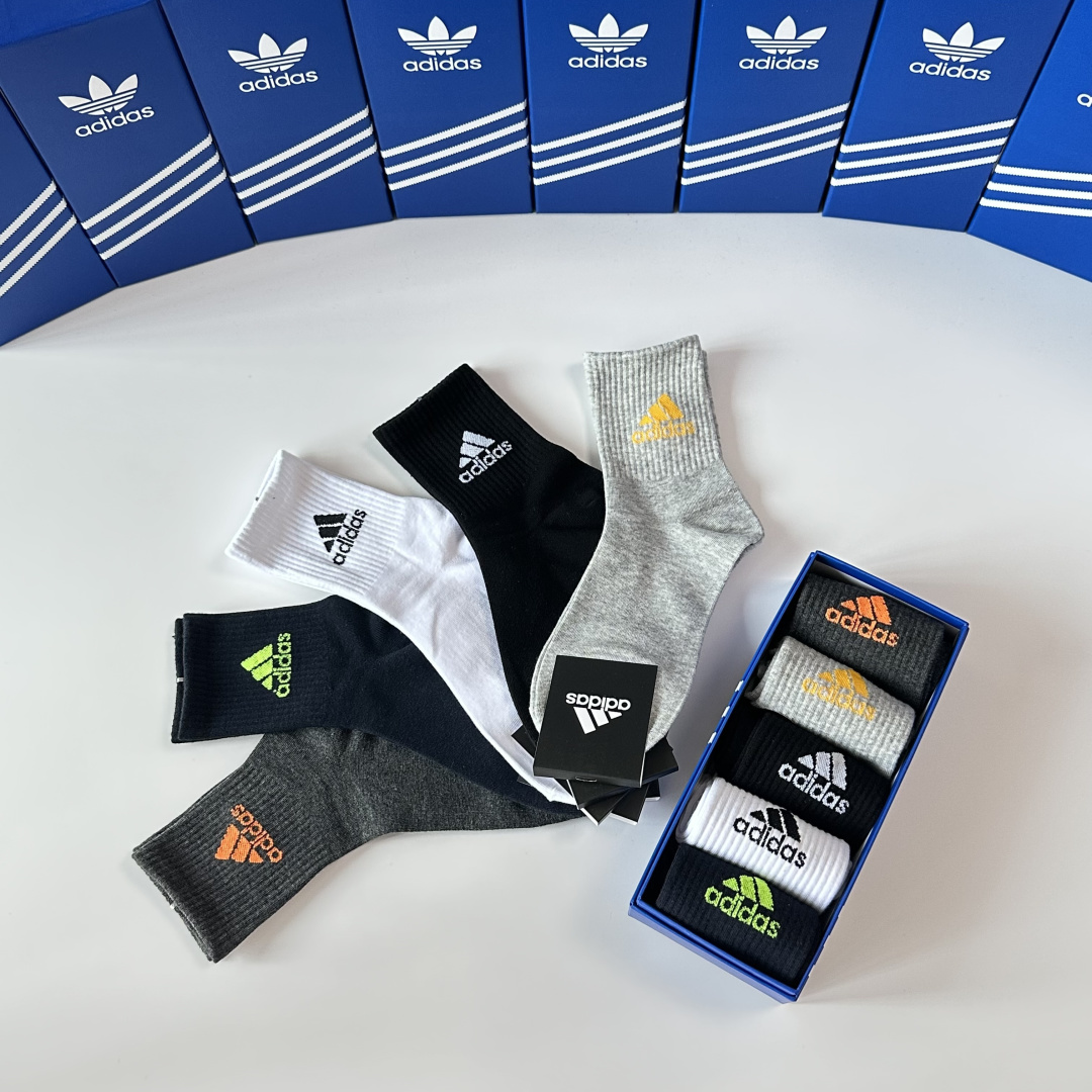 💛配专柜包装 adidas（阿迪达斯）新款三叶草中长款堆堆袜袜子！一盒五双，专柜同步筒袜袜子，大牌出街，潮人必备。超好搭