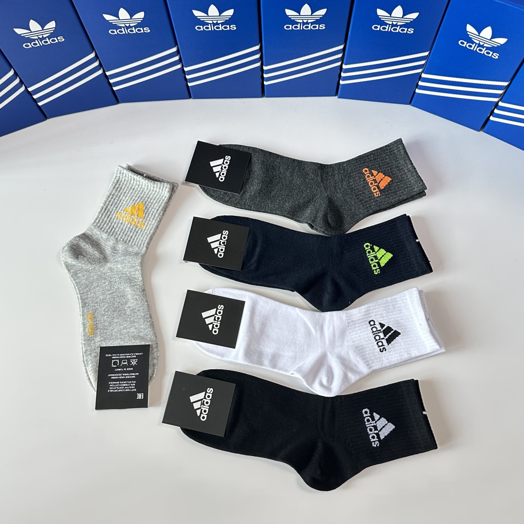 💛配专柜包装 adidas（阿迪达斯）新款三叶草中长款堆堆袜袜子！一盒五双，专柜同步筒袜袜子，大牌出街，潮人必备。超好搭