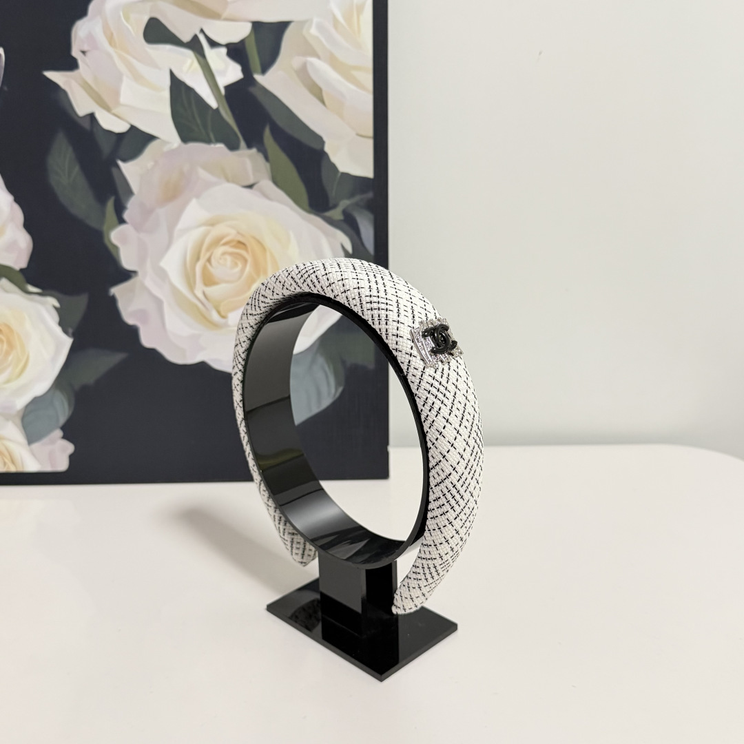 NO:941336,Specially equipped with counter packaging, Chanel's latest hairbands. Little fairies can get it now. Special materials. No hair. Can be salty or sweet ~ hairpins, hairpins, chanel, chanel, hairpins19860909特 配专柜包装 Chanel（香奈儿）最新发箍 小仙女快入手 特殊材质 不嘞头 可盐可甜～发夹,发夹,chanel,chanel,hairpins,accessory
