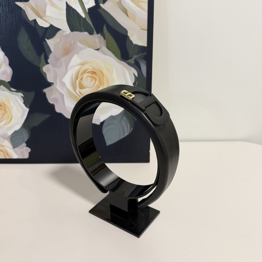 NO:941333,Specially equipped with counter packaging, DIOR's latest hairbands. Little fairies can get it now. Special material. No hair. Can be salty or sweet ~ hairpins, hairpins, dior, dior, hairpins19860909特 配专柜包装 DIOR（迪奥）最新发箍 小仙女快入手 特殊材质 不嘞头 可盐可甜～发夹,发夹,dior,dior,hairpins,accessory