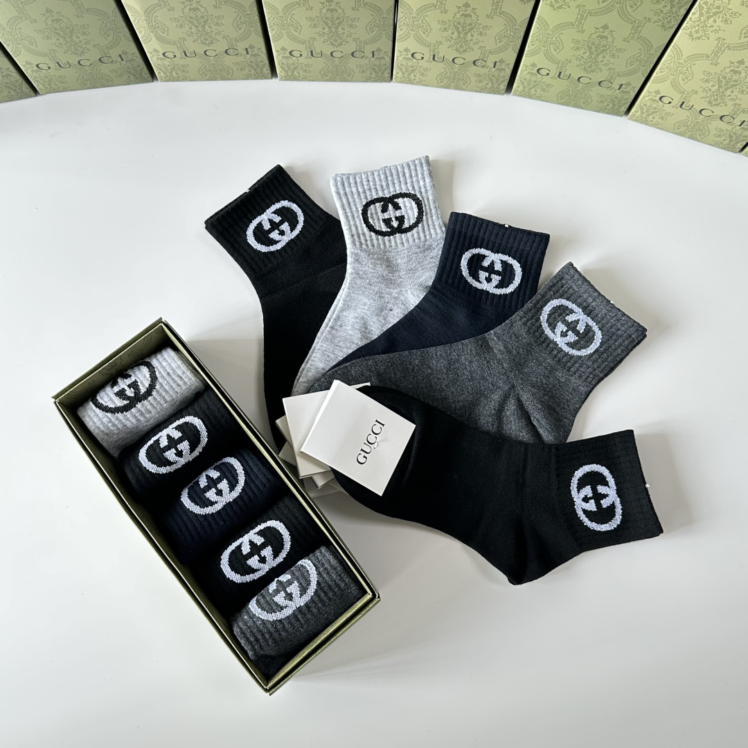 💛配专柜包装 Gucci（古驰）新款中长款堆堆袜袜子！一盒五双，专柜同步筒袜袜子，💛大牌出街，潮人必备。超好搭