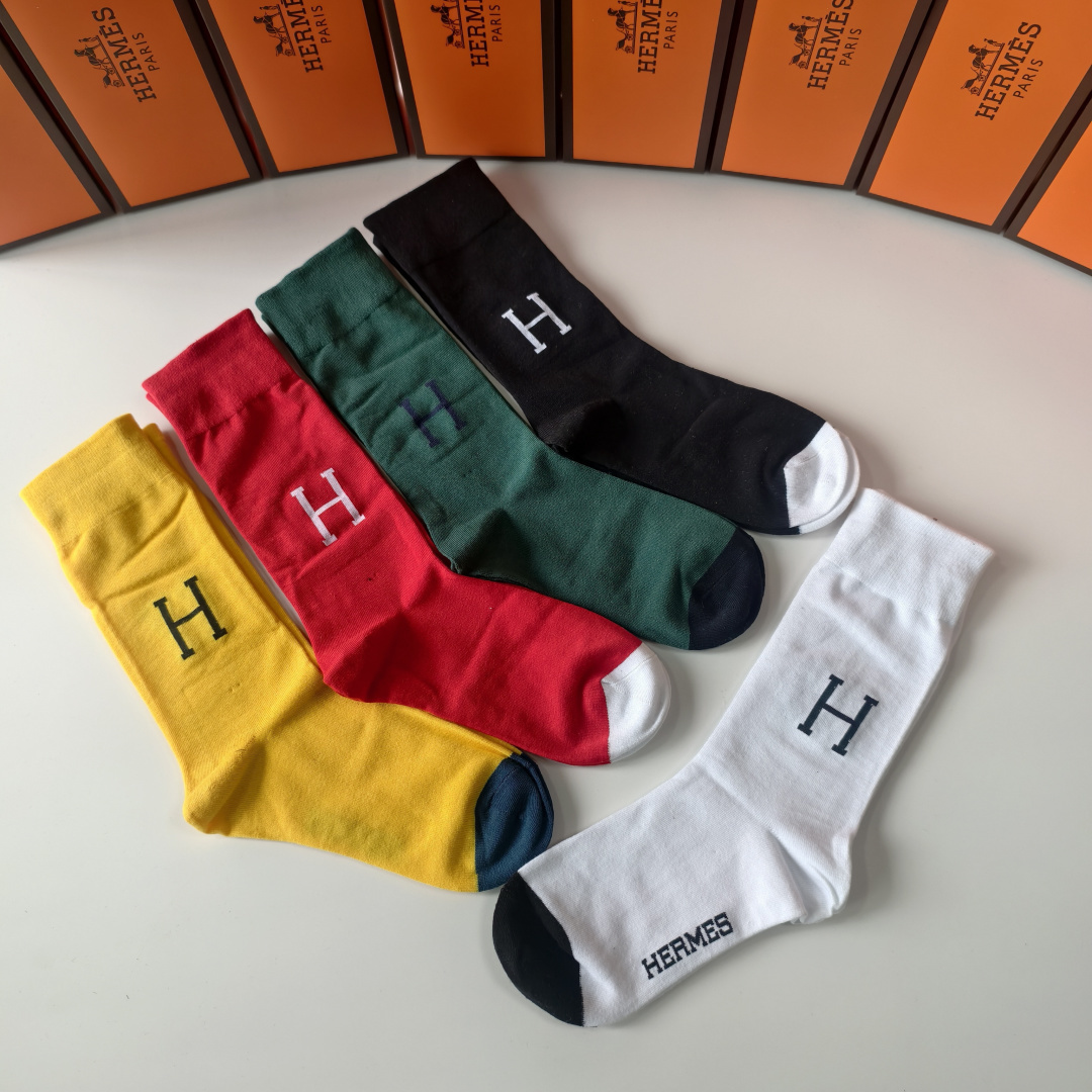 💛配包装 HERMES（爱马仕）新款中长款堆堆袜袜子！一盒五双， 专柜同步筒款袜子，💛大牌出街，潮人必备。超好搭