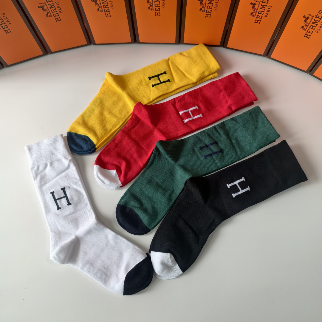 💛配包装 HERMES（爱马仕）新款中长款堆堆袜袜子！一盒五双， 专柜同步筒款袜子，💛大牌出街，潮人必备。超好搭