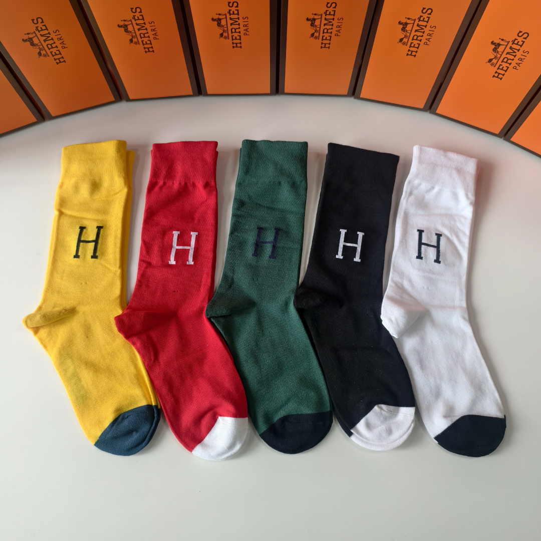 💛配包装 HERMES（爱马仕）新款中长款堆堆袜袜子！一盒五双， 专柜同步筒款袜子，💛大牌出街，潮人必备。超好搭